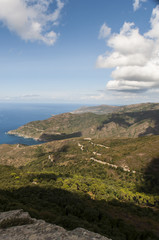 Fototapeta na wymiar Corsica, 03/09/2017: vista panoramica del Capo Corso, la penisola settentrionale dell'isola famosa per il suo paesaggio selvaggio, con le montagne, il Mar Mediterraneo e la macchia mediterranea