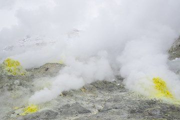 Heisse Quellen an einem Vulkan