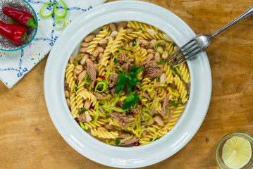 Pasta with tuna, white beans and leeks