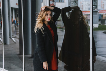 Obraz premium woman, park, rain, autumn