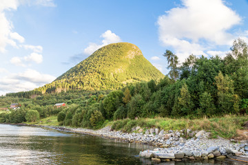 Und auf Steinen Bäume wachsen. Noewegen Skandinavien. © eddi_m