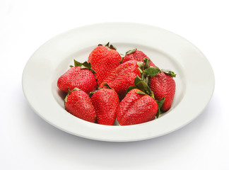 Ripe strawberries in plate, isolated image