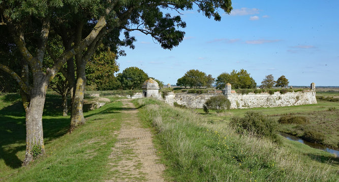 Sur les remparts de la place forte de Brouage