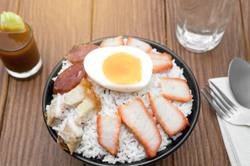 Barbecued pork with rice, boiled eggs, suitable for the main meal.