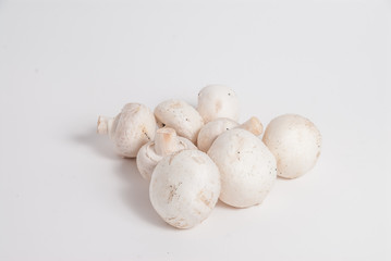 Pieczarki na białym tle