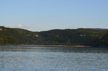 Obraz na płótnie Canvas plage du lac de chalain