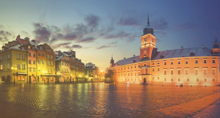 Fototapeta na wymiar Royal Castle and Castle Square in Warsaw