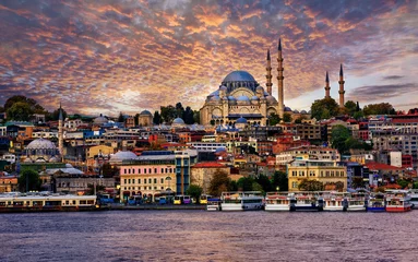 Fototapeten Istanbul-Stadt bei dramatischem Sonnenuntergang, Türkei © Boris Stroujko