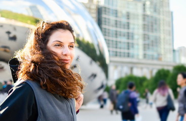 Obraz premium Szczęśliwy turysta w Chicago, Illinois