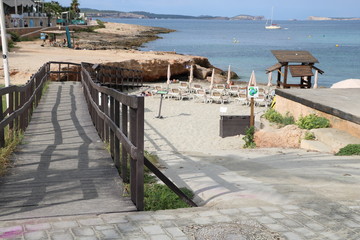 bella vista di una spiaggia a Ibiza