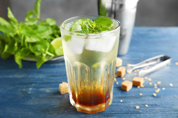 Glass with mint julep on wooden table - obrazy, fototapety, plakaty