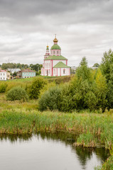 Fototapeta na wymiar Church of Elijah the Prophet on Ivanova mountain before the storm in Suzdal
