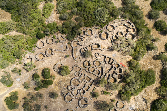 Vista aerea del villaggio Nuragico Serra Orrios a Dorgali in Sardegna
