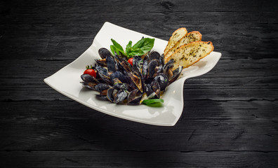 Mussels in creamy sauce decorated with crouton.