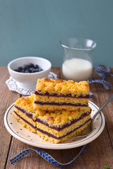 Streuselkuchen mit Beeren