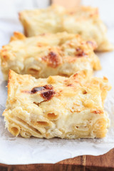 Pasta baked with cheese and béchamel