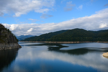 Fototapeta na wymiar The Vidraru lake and dam in Romania 