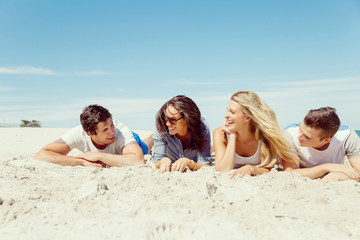 Fototapeta premium Company of young people on the beach