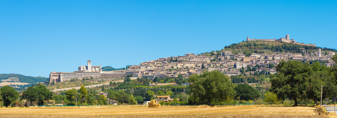 Fototapeta na wymiar Assisi, one of the most beautiful small town in Italy. Skyline of the village from the land