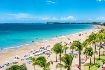 Foto auf Acrylglas Karibik Puerto Rico Strand Reisen Urlaub Landschaft Hintergrund. Isla Verde Resort in San Juan, berühmtes Reiseziel für Kreuzfahrtschiffe in der Karibik.
