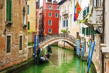 Fototapeten Malerische Kanäle in Venedig, Italien © dimbar76