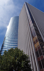 Obraz premium Architecture urbaine dans le quartier de la défense