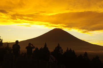 Fototapeta na wymiar 夕焼けと富士山