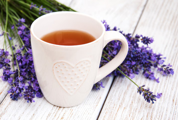 Obraz na płótnie Canvas Cup of tea and lavender