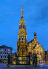 Fototapeta premium Schoner Brunnen fountain, Nuremberg, Germany