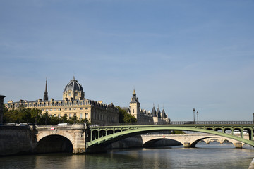 Obraz premium Ile de la Cité et ponts franchissant la Seine à Paris, France