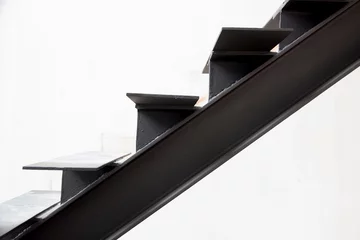 Cercles muraux Escaliers Installation d& 39 escaliers en acier à l& 39 aide de poutres en i en acier.
