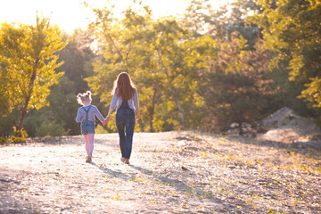Obraz premium Mother and daughter on a walk