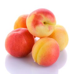 Fototapeta na wymiar Fresh organic peaches isolated on white background