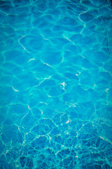 Fototapeta na wymiar eau piscine bleu abstrait