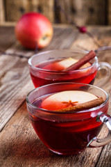 Mulled wine with apple slices