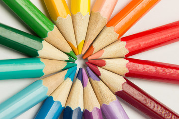 Naklejka premium A group of pencils folded in rainbow colors in a circle on a white background