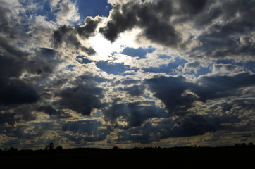 Obraz premium Stormy weather front .illuminated from sun