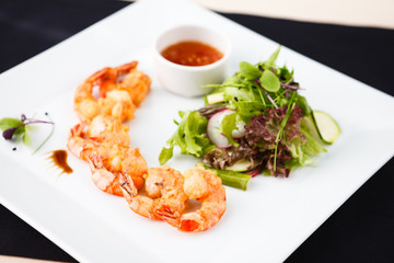 Tempura shrimps with salad