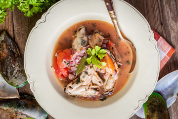 Cooked mussels in tomato sauce.