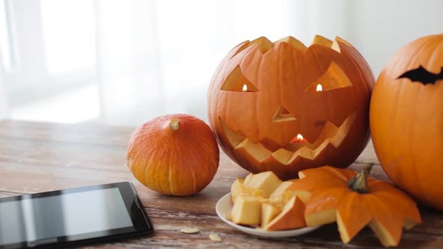 halloween jack-o-lantern, pumpkins with tablet pc