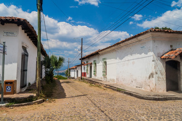 Fototapeta na wymiar Cobbled street in Suchitoto, El Salvador