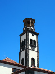 Fototapeta na wymiar the old church in santa cruz tenerife with bell tower and blue sky
