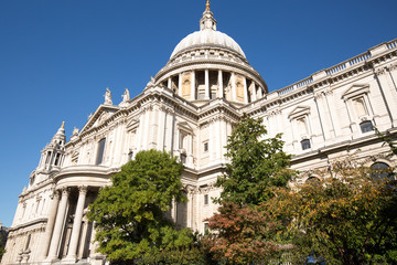 St Pauls Cathedral at 365 feet (111 m) high, it was the tallest building in London from 1710 to 1967. 