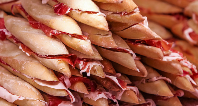 Baget sandwiches with ham