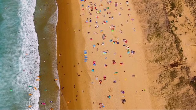 vue a&eacute;rienne d'une plage en france 