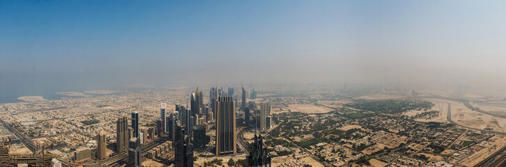 Fototapeta na wymiar Panoramique de Dubaï, vue depuis la Burj Khalifa