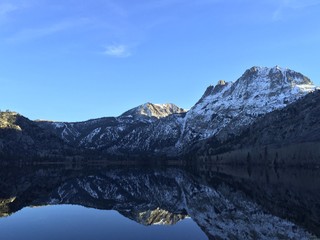 Fototapeta na wymiar Reflecting Mountain