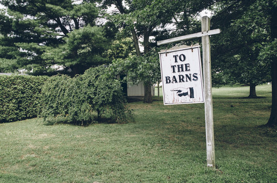 Old signpost 'To the barns' in the peaceful countryside