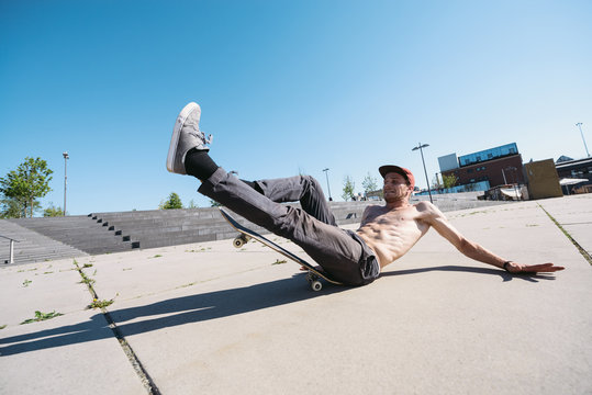 Skateboard Yoga fail
