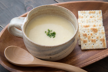 cream soup with cracker
